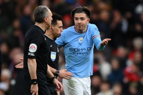 开云APP-窗口期足总杯焦点战；法兰克福门线救险；压力陡增；赛程密集仍需轮换(救生艇释放装置图解)