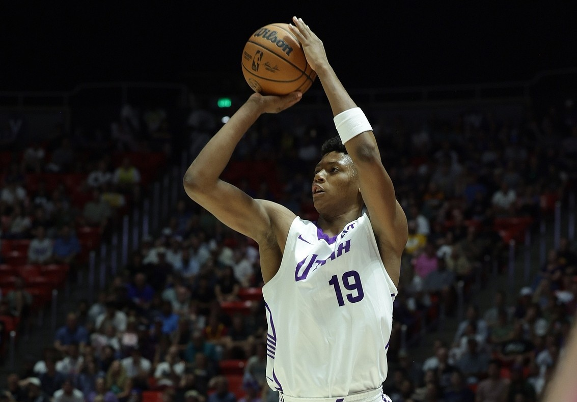 包含费城76人状态回暖备战荷甲冲刺阶段曼联备战NBA常规赛，犹他爵士围绕NBA常规赛更衣室发声都惊呆了的词条